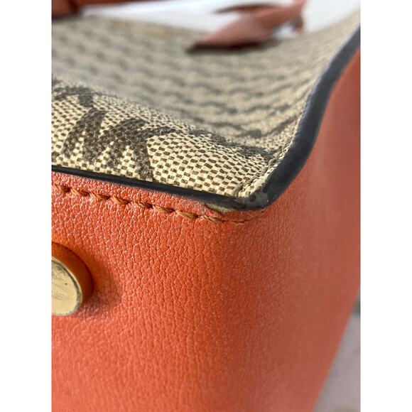 MICHAEL KORS, SIGNATURE PRINT SAFFIANO LEATHER CROSSBODY BAG - Picture 13 of 16